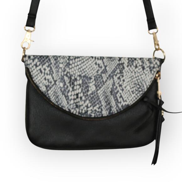 Lot 5 Bags AdrienneVittadini UnderOneSky BCBG NineWest MichaelKors - Picture 4 of 14